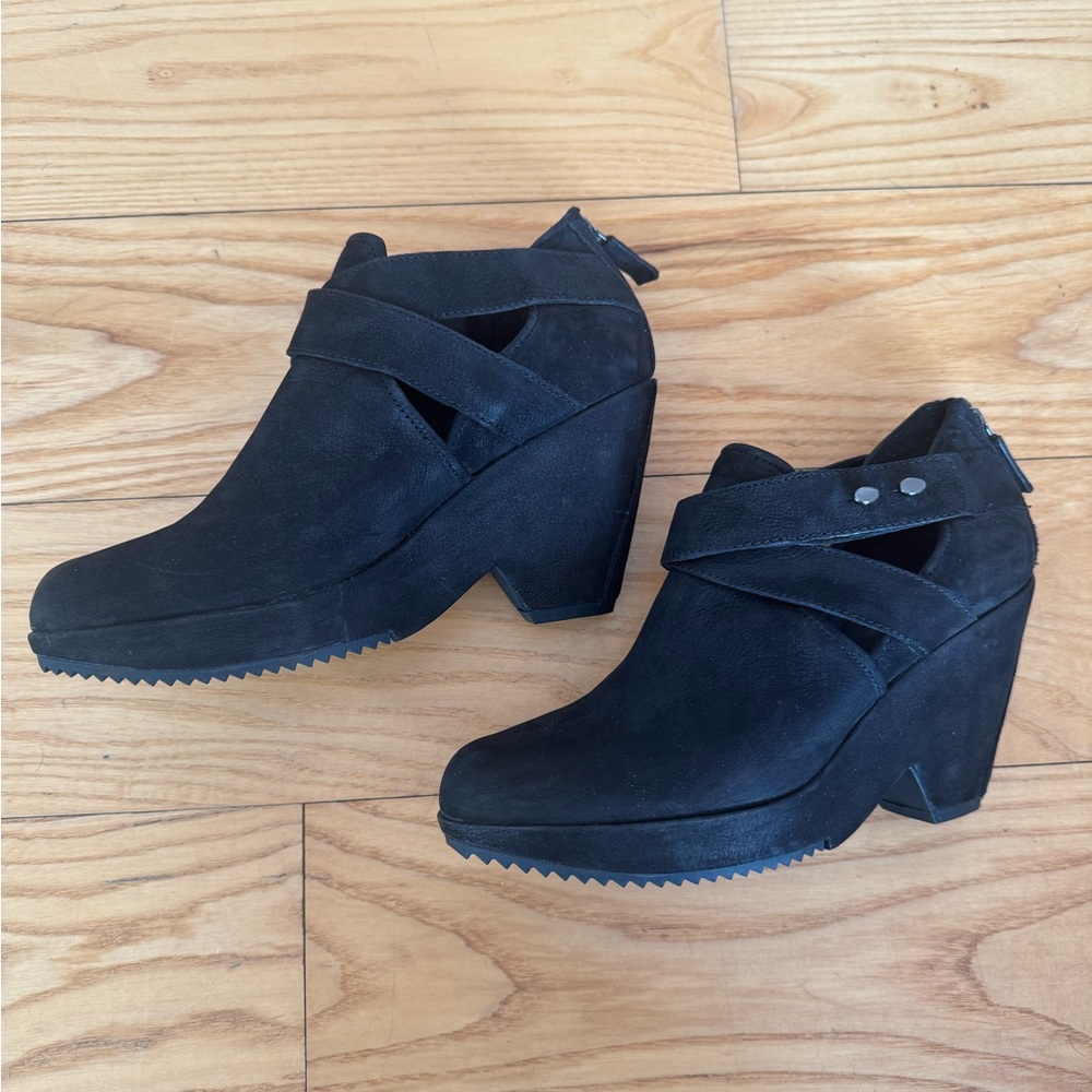 Eileen Fisher “Watt” Nubuck Bootie, black, Size 7